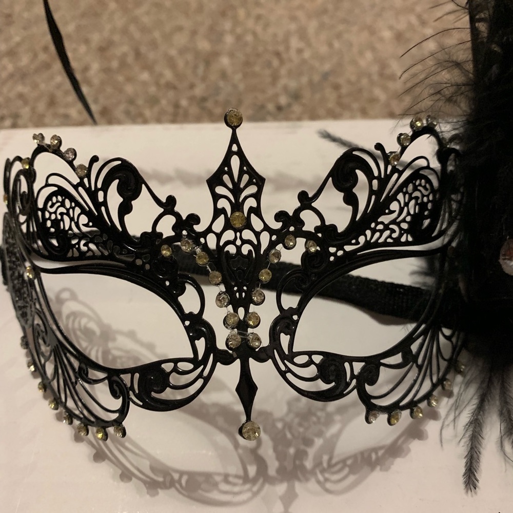 Laser cut lace black feathered masquerade mask